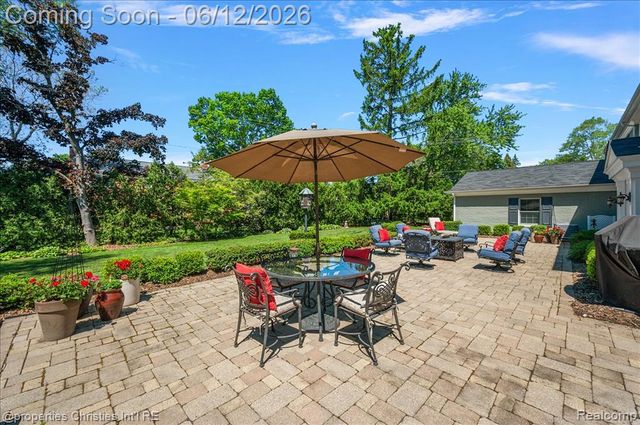 135 Clifton Road, Bloomfield Hills, MI 48301