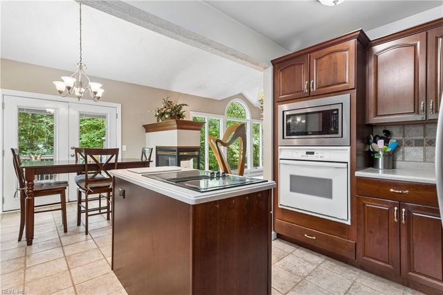 99 Oxford RD, Williamsburg, VA 23185