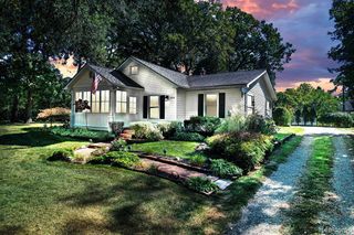 577 Lakeside Drive, Waterford, MI 48328