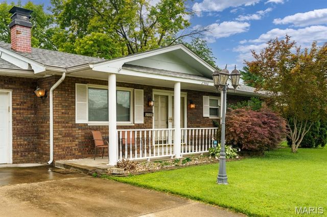 2560 Stratford Lane, Granite City, IL 62040