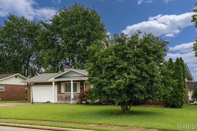 2560 Stratford Lane, Granite City, IL 62040
