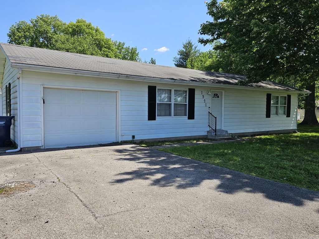 Image 1 of property listing at 1521 Triangle Street, Mt Vernon, IL 62864