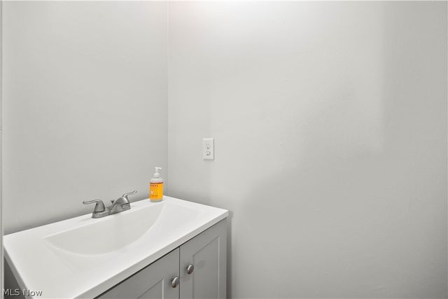 6199 E Meadow Farm Lane, Lorain, OH 44053