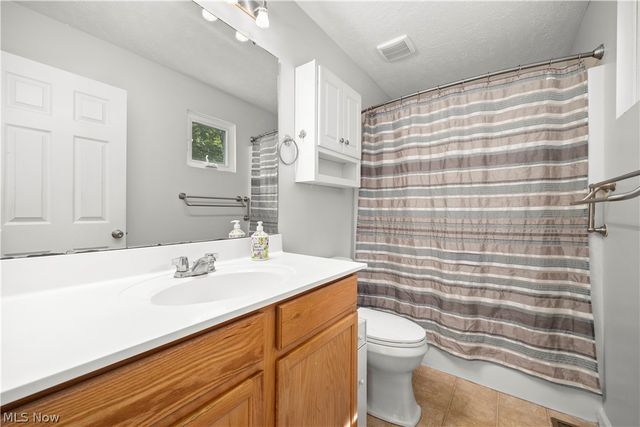 6199 E Meadow Farm Lane, Lorain, OH 44053