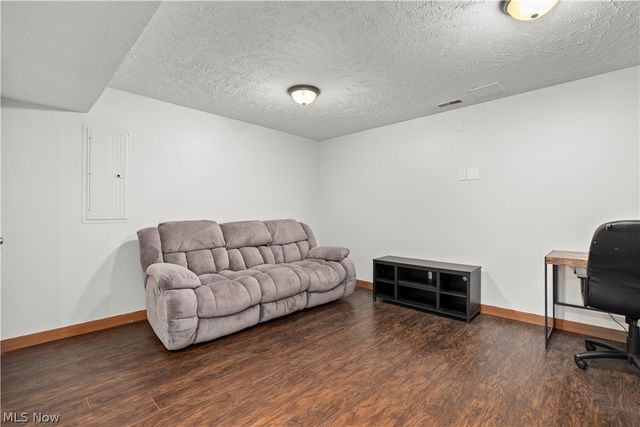 6199 E Meadow Farm Lane, Lorain, OH 44053