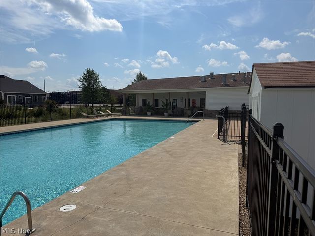 6199 E Meadow Farm Lane, Lorain, OH 44053