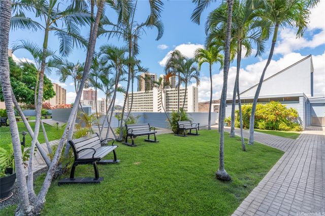 3045 Ala Napuaa Place 717, Honolulu, HI 96818