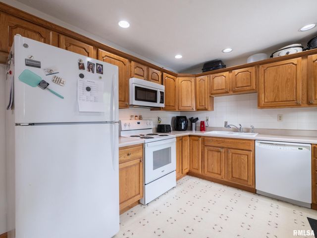 414 W PLACHER Court, Chillicothe, IL 61523