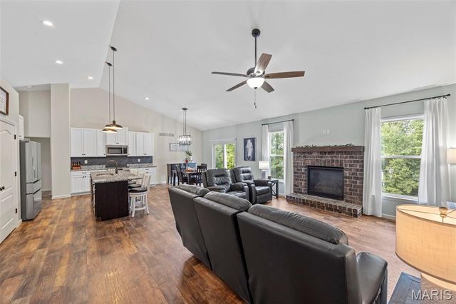 1030 Timber Bluff Drive, Wentzville, MO 63385