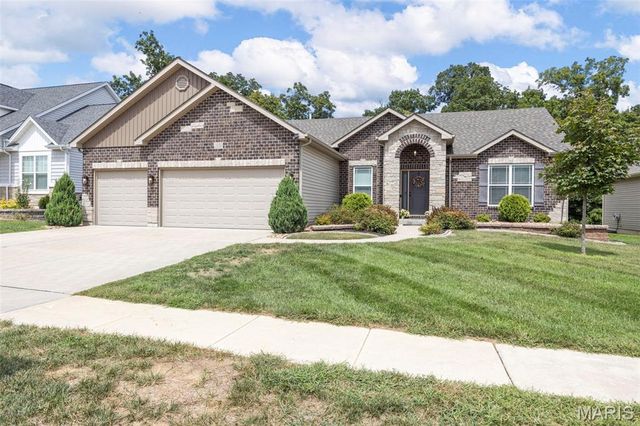 1030 Timber Bluff Drive, Wentzville, MO 63385