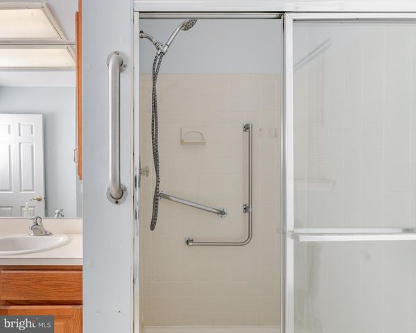 519 PETUNIA LA N, Whiting, NJ 08759