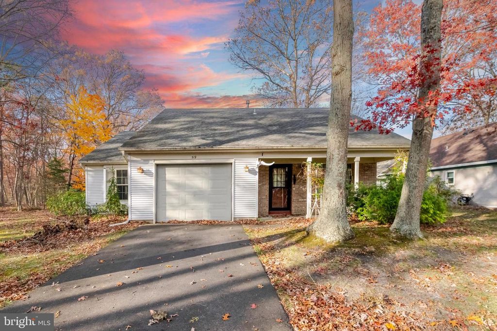 519 PETUNIA LA N, Whiting, NJ 08759