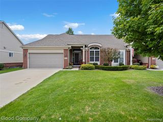 21862 Hanover Drive, Macomb, MI 48042