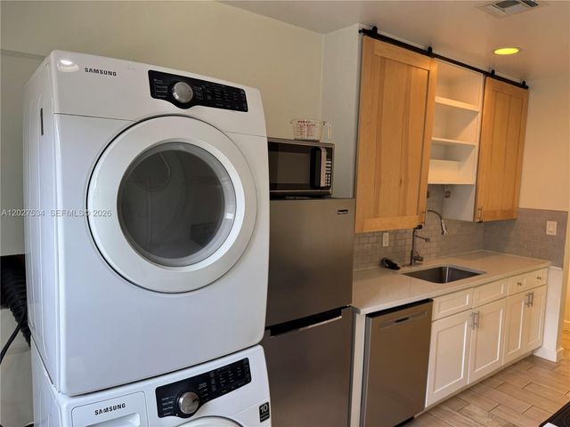 406 SE 11th Ct 2, Fort Lauderdale, FL 33316