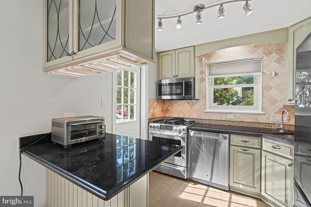 2749 ARIZONA AVE NW, Washington, DC 20016