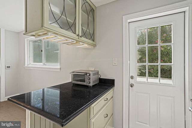2749 ARIZONA AVE NW, Washington, DC 20016