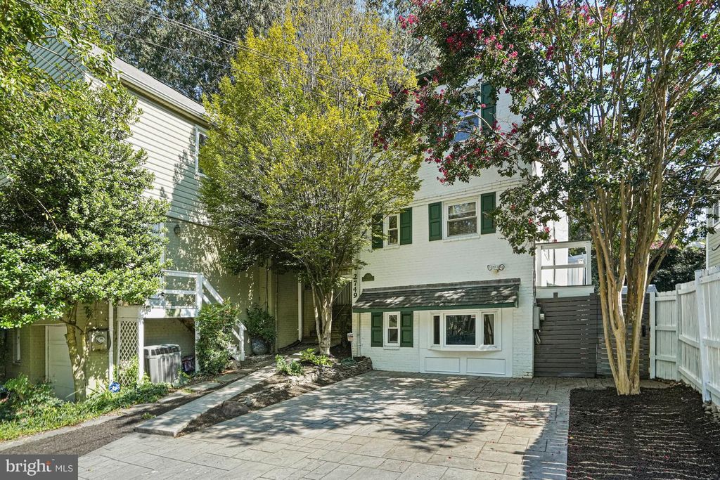 2749 ARIZONA AVE NW, Washington, DC 20016