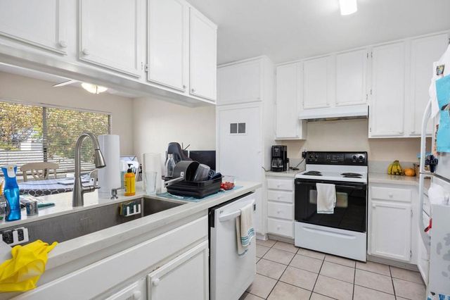 201 Diamond Way 222, Vista, CA 92083