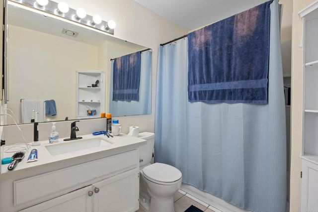 201 Diamond Way 222, Vista, CA 92083