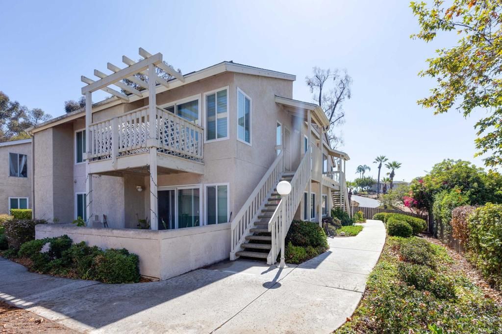 201 Diamond Way 222, Vista, CA 92083 — photo 2