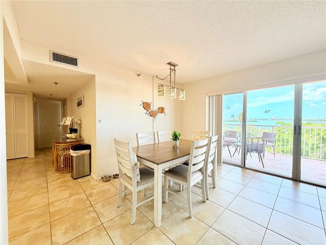 7430 SUNSHINE SKYWAY LANE S 501, St Petersburg, FL 33711