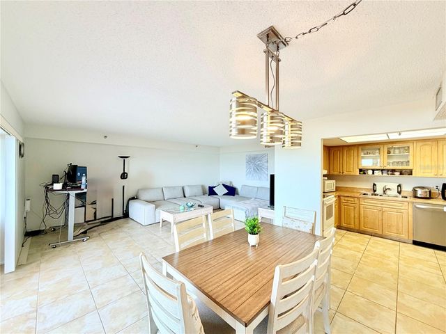 7430 SUNSHINE SKYWAY LANE S 501, St Petersburg, FL 33711