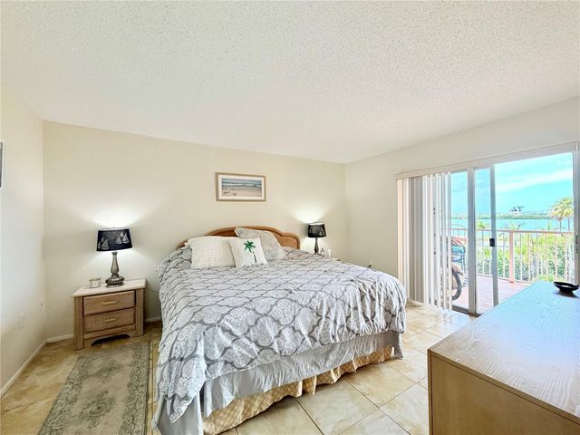 7430 SUNSHINE SKYWAY LANE S 501, St Petersburg, FL 33711