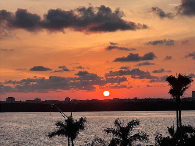 7430 SUNSHINE SKYWAY LANE S 501, St Petersburg, FL 33711