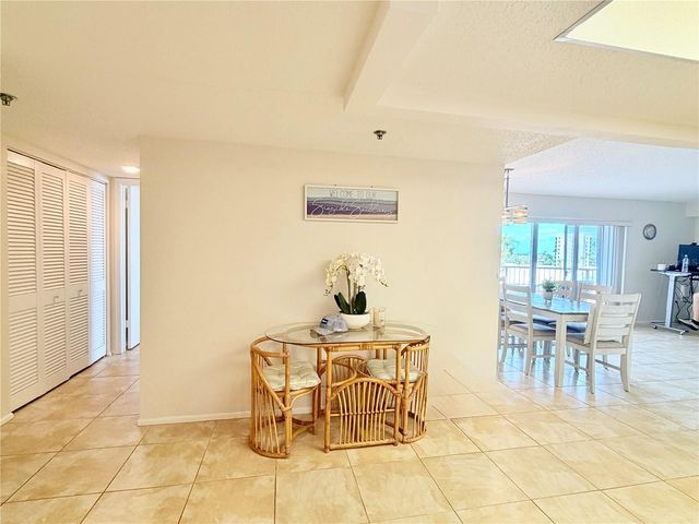 7430 SUNSHINE SKYWAY LANE S 501, St Petersburg, FL 33711