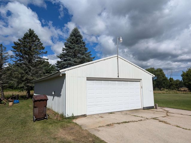 5133 N 8 Mile Road, Pinconning, MI 48650