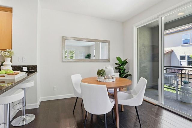 596 San Posadas Terrace 23, Sunnyvale, CA 94085
