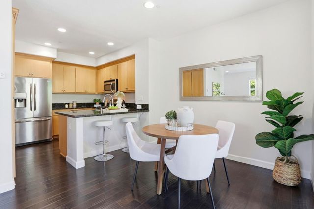 596 San Posadas Terrace 23, Sunnyvale, CA 94085