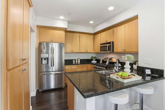 596 San Posadas Terrace 23, Sunnyvale, CA 94085
