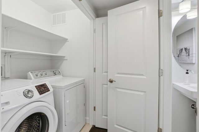 596 San Posadas Terrace 23, Sunnyvale, CA 94085