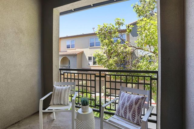 596 San Posadas Terrace 23, Sunnyvale, CA 94085
