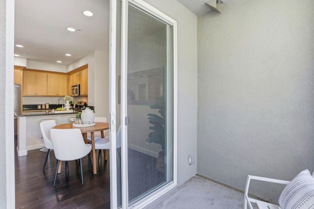 596 San Posadas Terrace 23, Sunnyvale, CA 94085
