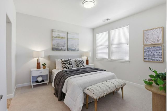 596 San Posadas Terrace 23, Sunnyvale, CA 94085