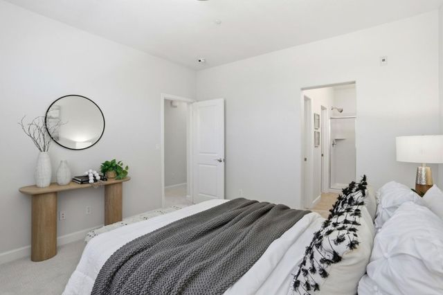 596 San Posadas Terrace 23, Sunnyvale, CA 94085