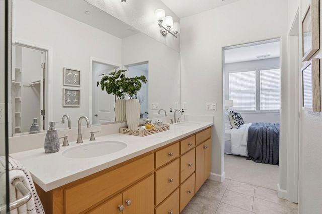 596 San Posadas Terrace 23, Sunnyvale, CA 94085