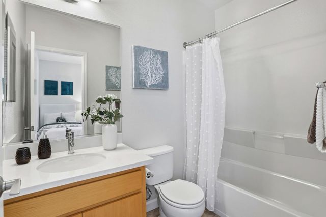 596 San Posadas Terrace 23, Sunnyvale, CA 94085