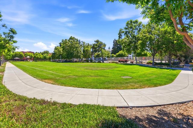 596 San Posadas Terrace 23, Sunnyvale, CA 94085