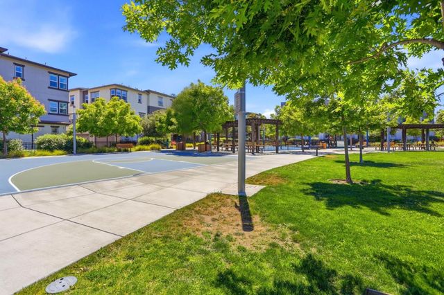 596 San Posadas Terrace 23, Sunnyvale, CA 94085