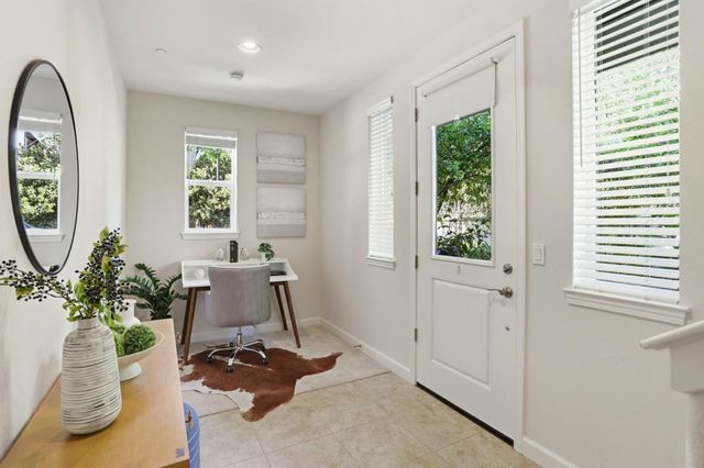 596 San Posadas Terrace 23, Sunnyvale, CA 94085