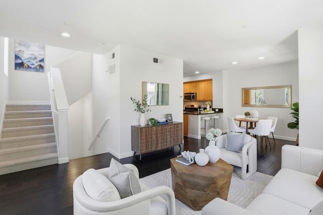 596 San Posadas Terrace 23, Sunnyvale, CA 94085
