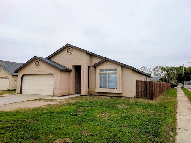 500 Buttonwood Court, Tulare, CA 93274