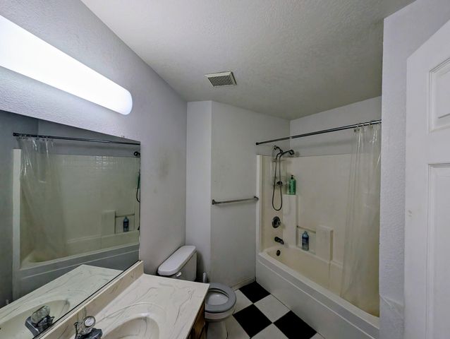 500 Buttonwood Court, Tulare, CA 93274