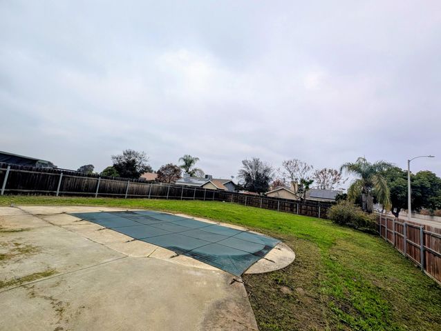 500 Buttonwood Court, Tulare, CA 93274