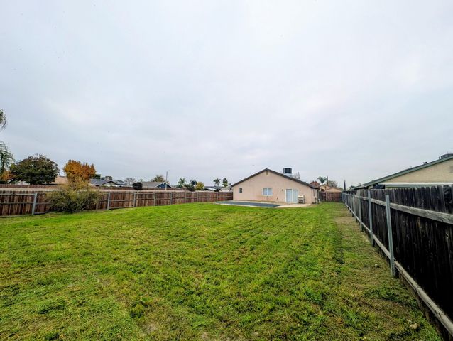 500 Buttonwood Court, Tulare, CA 93274