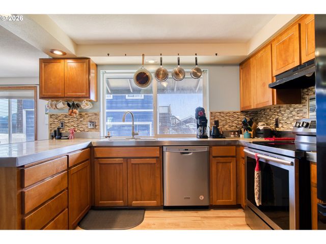 52320 Sw TAYLOR St, Scappoose, OR 97056