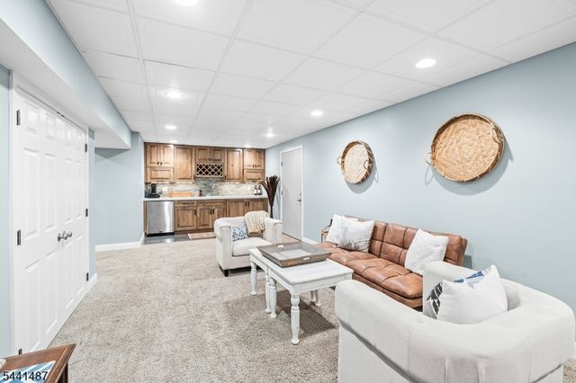 6 White Tail Ct, Hardyston Twp., NJ 07460